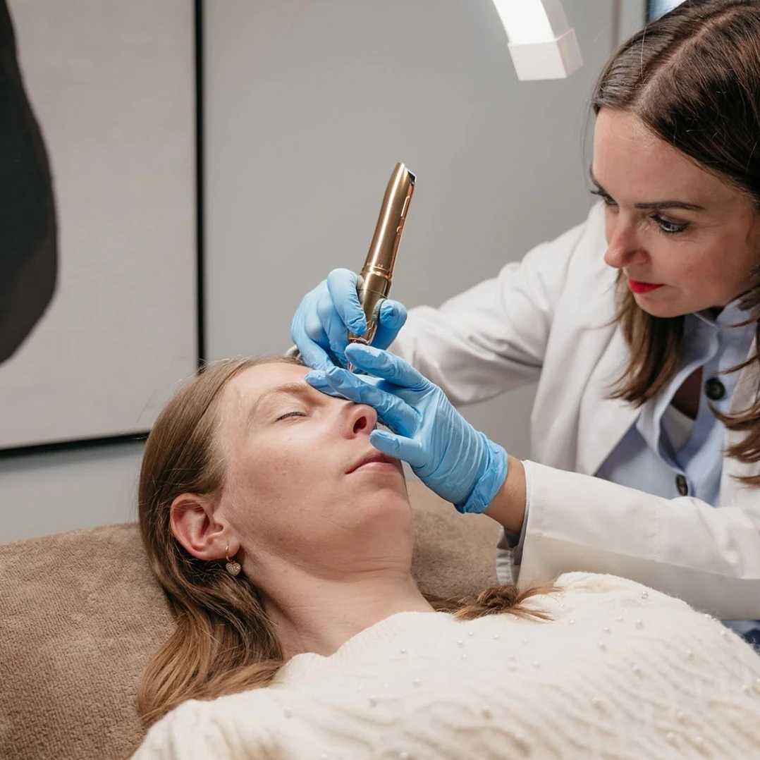 HydraFacial behandeling met dieptereiniging en hydratatie voor een langdurige glow